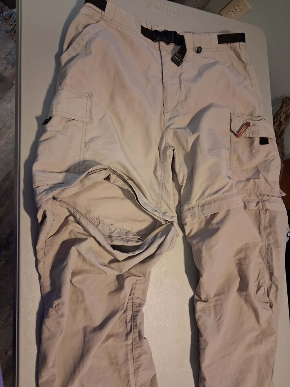 REI Women's Convertible Zip Off Hiking Cargo Pants Khaki Size 12 - Picture 7 of 10